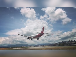 हवा में उड़ते प्लेन के शीशे पर क्यों नहीं जमता है फॉग? इस टेक्नोलॉजी का होता है इस्तेमाल