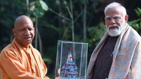 दिल्ली में पीएम नरेंद्र मोदी से मिले सीएम योगी, यूपी में मंत्रिमंडल फेरबदल पर कयास