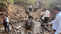 आजादी के 78 साल में पहली बार अबूझमाड़ के गांव में पहुंचे कलेक्टर ! 7 KM पैदल चलकर जाना पड़ा