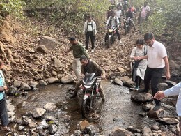 आजादी के 78 साल में पहली बार अबूझमाड़ के गांव में पहुंचे कलेक्टर ! 7 KM पैदल चलकर जाना पड़ा