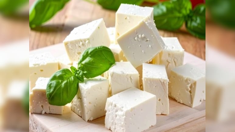 हड्डियों से लेकर जोड़ों के दर्द को दूर करने तक में मददगार है पनीर, जानें पनीर खाने के फायदे और नुकसान
