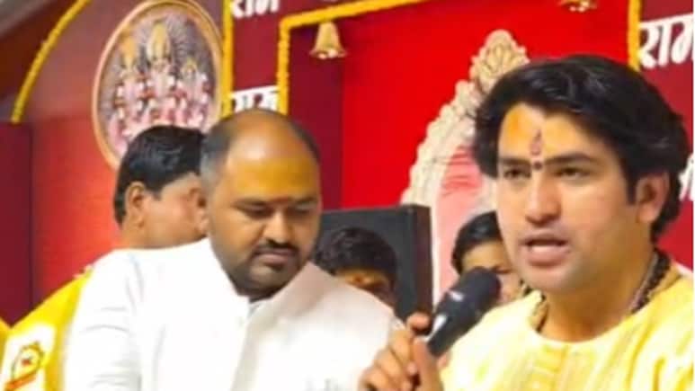 Begeshwar Dham: बाबा धीरेंद्र की बढ़ सकती हैं मुश्किलें, DPSS ने DGP व पुलिस कमिश्नर तक पहुंचाई ये गंभीर शिकायत