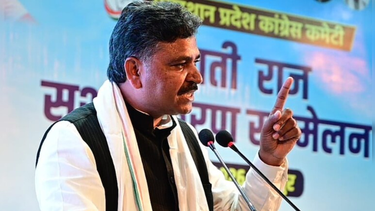 SIR पर जूली के सवाल- "कहीं ऐसा तो नहीं कि दिल्ली से चार्टर प्लेन जयपुर आया, फिर पेन ड्राइव में फॉर्म दे गया"