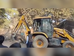 श्योपुर में 26 अवैध दुकानों पर चला बुलडोजर, सरकारी जमीन से हटाया अतिक्रमण