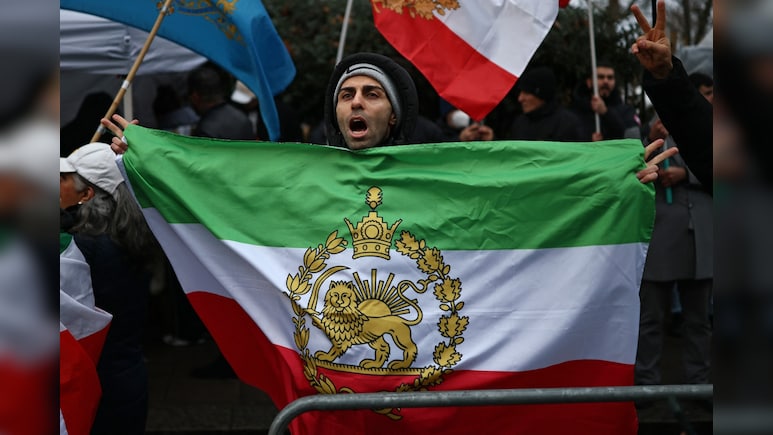 ईरान के अलावा इन देशों के झंडे में भी दिखता है शेर, जानें क्या होता है इसका मतलब