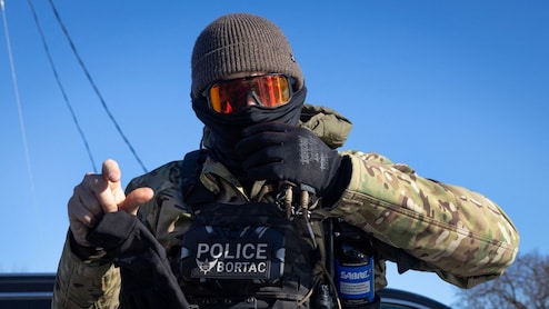 अमेरिका में फिर बवाल- ट्रंप की पुलिस ने अप्रवासी को मारी गोली, महिला की जान लेने के ठीक 7 दिन बाद एक्शन