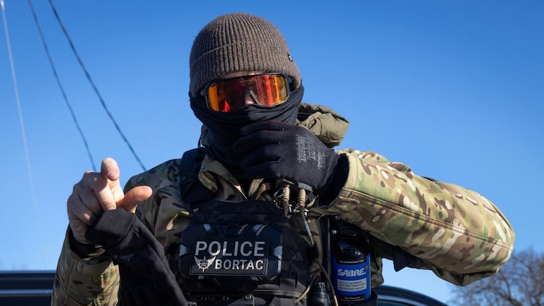 अमेरिका में फिर बवाल- ट्रंप की पुलिस ने अप्रवासी को मारी गोली, महिला की जान लेने के ठीक 7 दिन बाद एक्शन