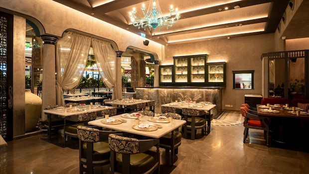 Royal Dining Sans Stiffness: How The Silver Train In Lower Parel Offers A Delightful Taste Of History