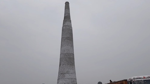 राष्ट्रीय सुरक्षा से खिलवाड़ पर बुरा फंसा प्रशासन, सुरक्षा एजेंसी भी हैरान, पाक सीमा के पास कैसे बनी चिमनी?