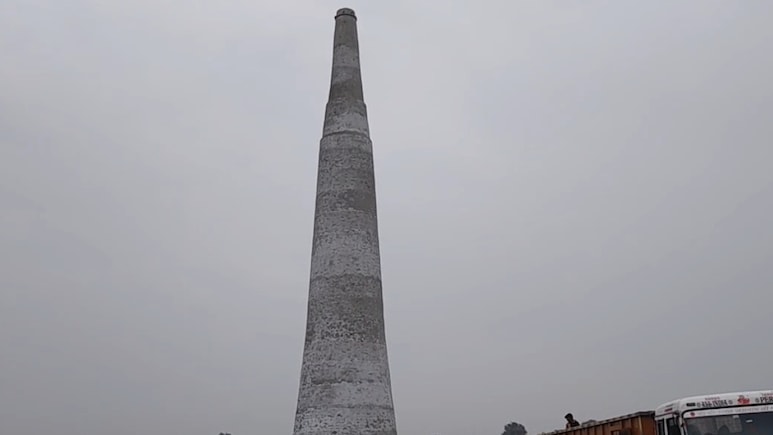 राष्ट्रीय सुरक्षा से खिलवाड़ पर बुरा फंसा प्रशासन, सुरक्षा एजेंसी भी हैरान, पाक सीमा के पास कैसे बनी चिमनी?