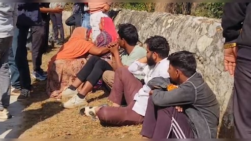 द&zwj;िन दहाड़े तलवार से युवक को काट डाला, ब्&zwj;लैक स्&zwj;कॉर्प&zwj;ियो में आए थे 6 हमलावर&nbsp;