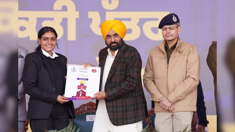 CM भगवंत सिंह मान ने 1746 कांस्टेबलों को सौंपे नियुक्ति पत्र, 4 साल में 63027 युवाओं को मिली सरकारी नौकरी