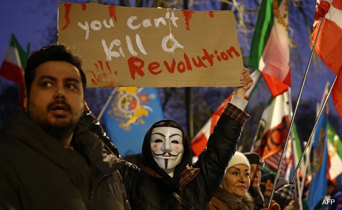 In reactie op de protesten belooft Iran terug te slaan als de VS aanvallen