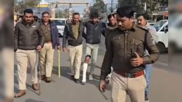 पुलिस से बचकर भाग रहे इनामी बदमाश का टूटा पैर, उज्जैन में लंगड़ाते हुए निकाला जुलूस; लगा NSA