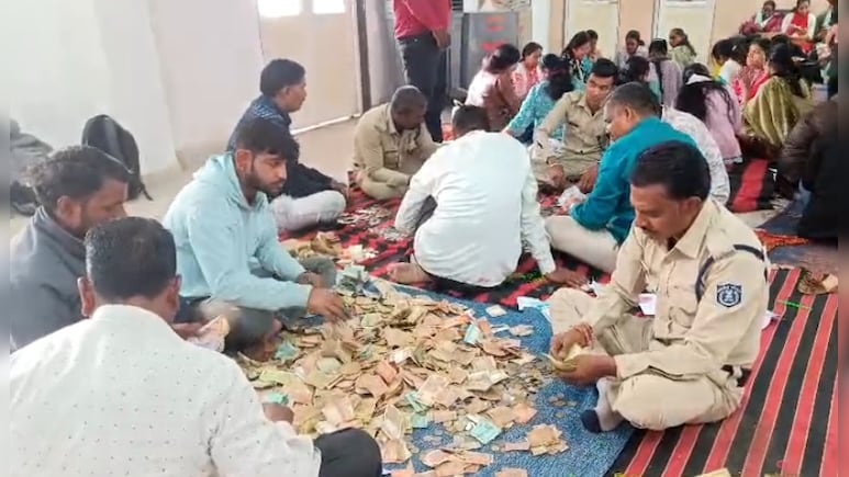 Dewas: गुप्त नवरात्रि में खुली माता टेकरी की दान पेटी, इतने लाख का आया चढ़ावा; विदेशी मुद्रा का भी मिला दान