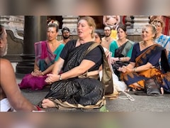 साउथ के मंदिर में ऑस्ट्रेलिया की महिलाओं ने मंत्रोच्चारण के साथ किया हवन, वीडियो इंटरनेट पर हुआ वायरल, आप भी देखिए ये अद्भुत नजारा