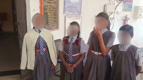 Pre-Secondary School Karanjwar: रोते-बिलखते स्कूली छात्र पहुंचे थाने, प्रिंसिपल पर लगाया मानसिक प्रताड़ना का आरोप, लक्ष्मी राजवाड़े ने लिया संज्ञान&nbsp;