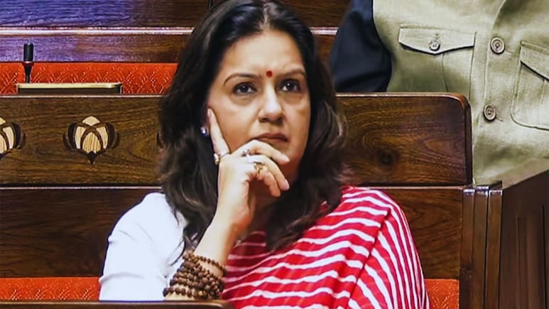 Priyanka Chaturvedi : ठाकरे गटाच्या खासदार प्रियांका चतुर्वेदी स्वत:चाच फोटो पाहून का भडकल्या?&nbsp;