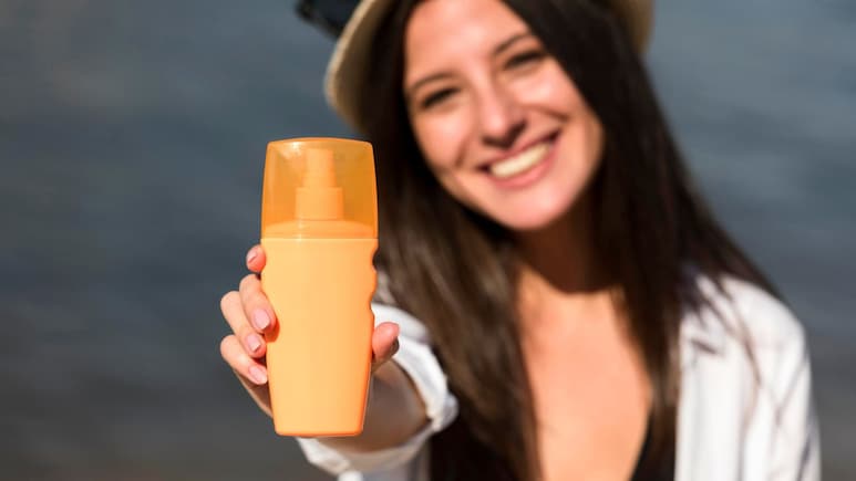 आने वाली हैं गर्मियां, बचाना है स्किन को? तो ये 50spf Sunscreen करेंगे कमाल