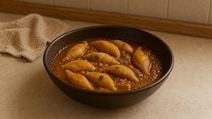 How To Make Gravy-Style Gobhi Ki Gujiya At Home