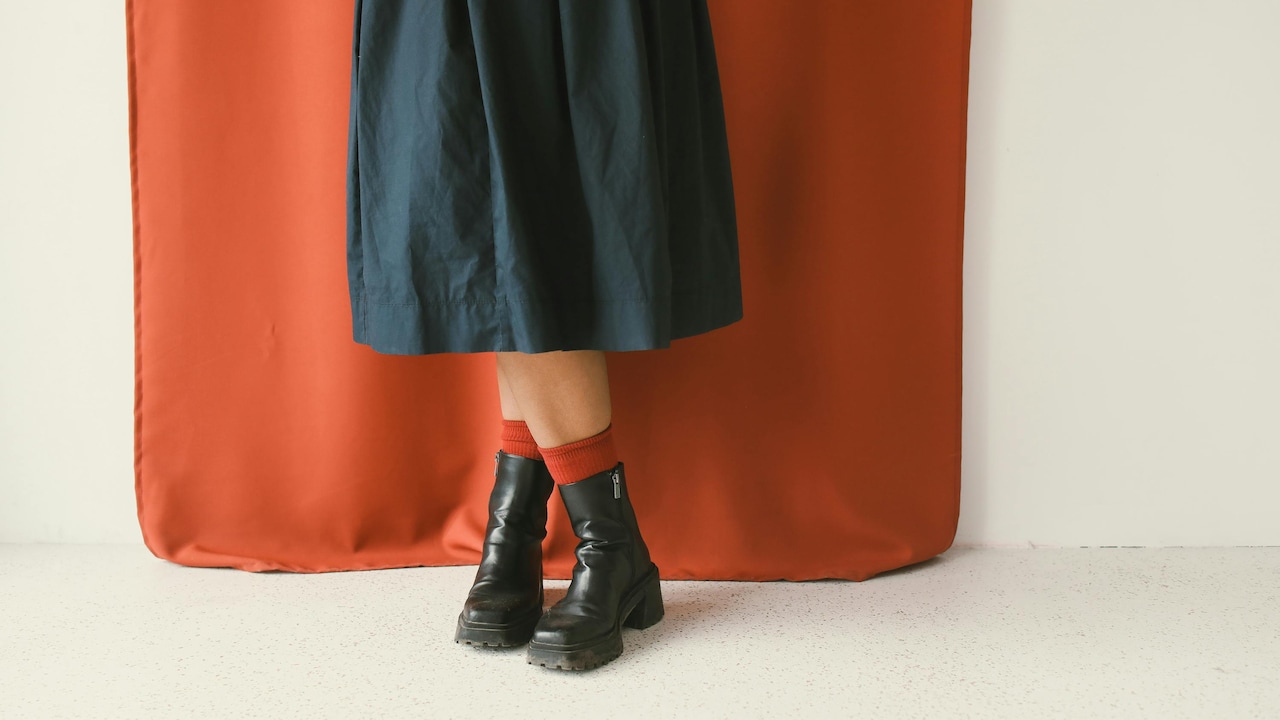 How To Style Midi Skirts For Office: Stylish Workwear Outfit Ideas