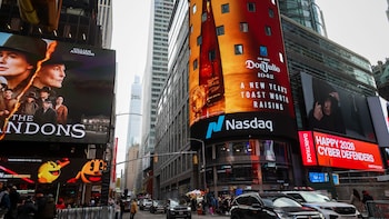 Stocks Buoyed by AI Winners, Data as Geopolitical Risks Fade