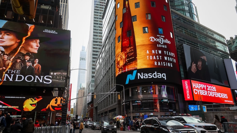 Stocks Buoyed by AI Winners, Data as Geopolitical Risks Fade