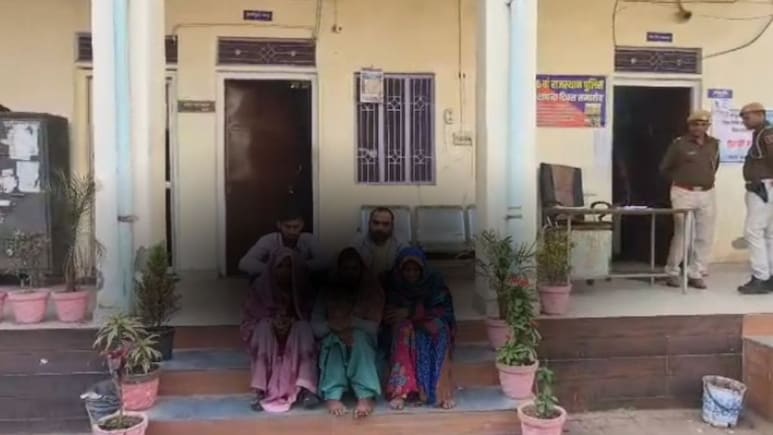 करौली पुलिस का बड़ा एक्शन, होटल में चल रहे देह व्यापार का किया भंडाफोड़; मालिक समेत 5 गिरफ्तार &nbsp;