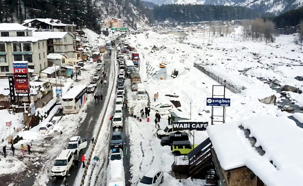 A view of traffic congestion following heavy snowfall in Manali.
