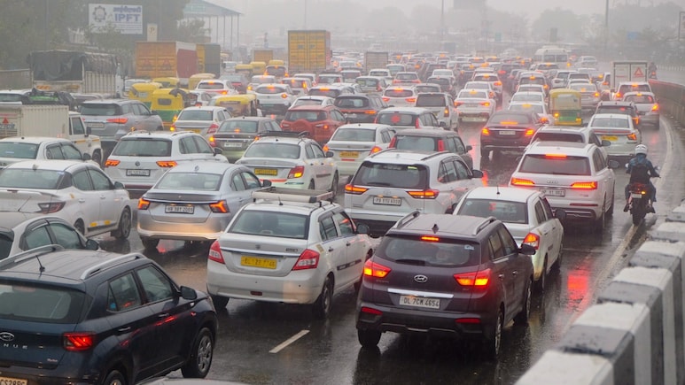 जरा सी बारिश और दिल्ली-गुरुग्राम एक्सप्रेस-वे पर लगा भयंकर जाम