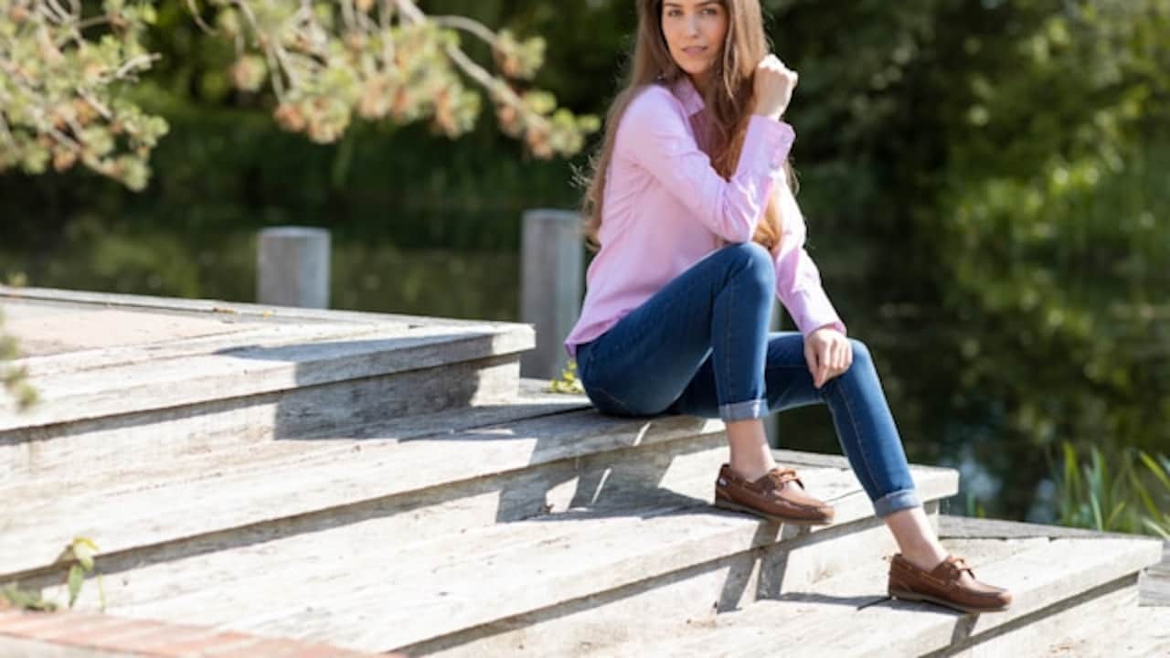 Use accessories to create different looks using the same striped shirt Use accessories to create different looks using the same striped shirt