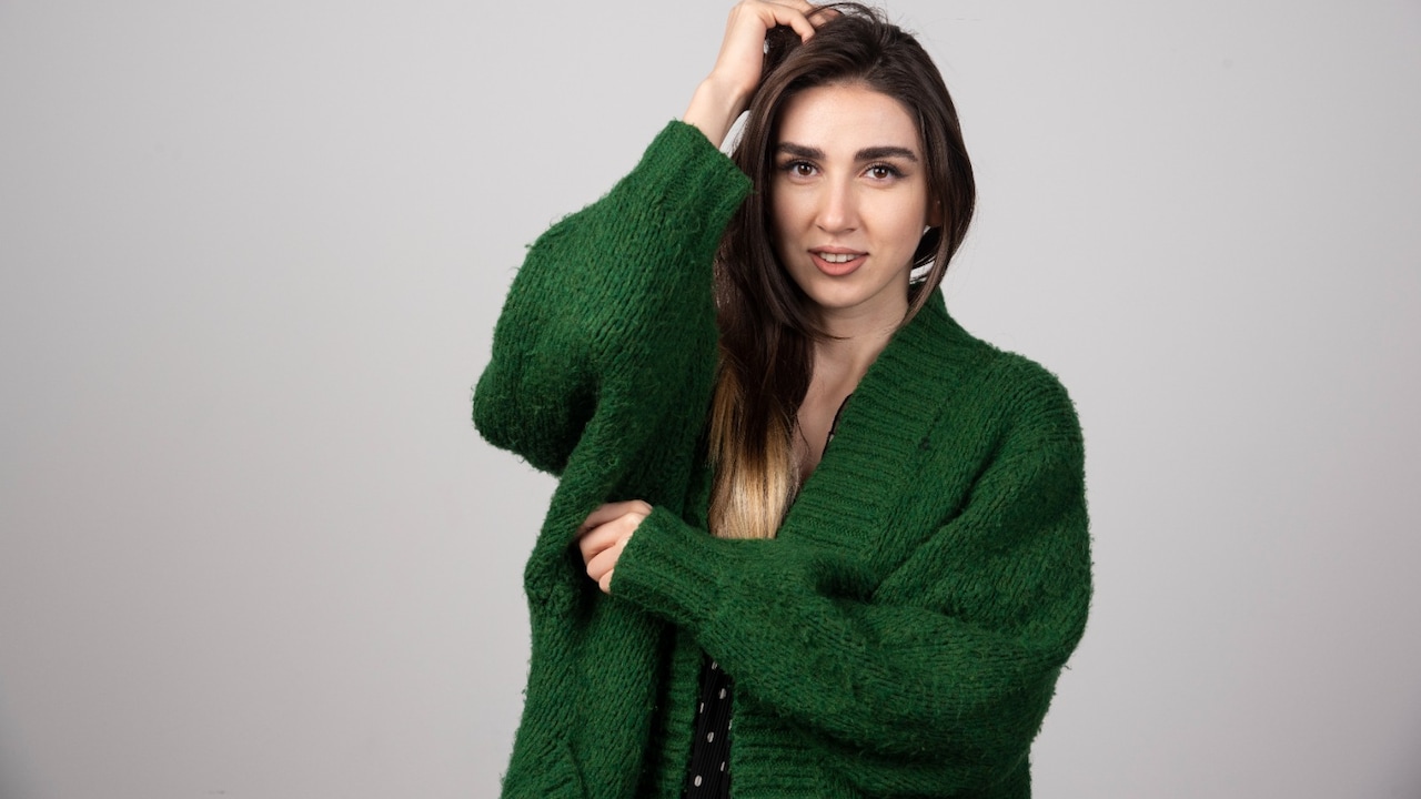 How To Choose A Cardigan That Keeps Its Shape All Season