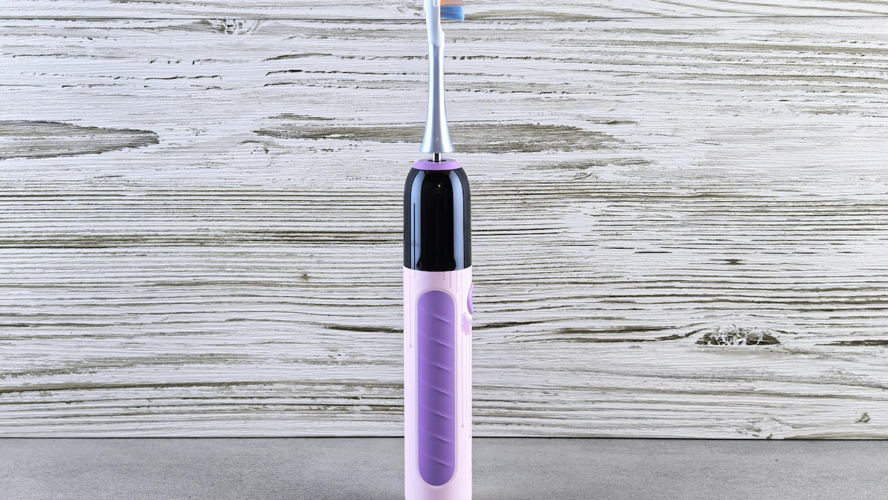 How To Use An Electric Toothbrush For Sensitive Gums: Dos And Donts How To Use An Electric Toothbrush For Sensitive Gums: Dos And Donts