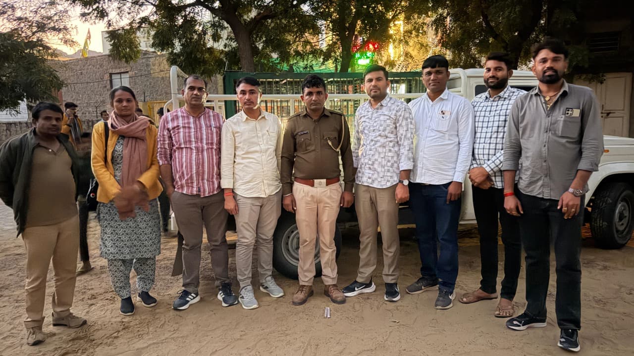 वन विभाग की टीम. 