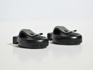 ऑफिस की कुर्सी पर बैठे-बैठे मिलेगी मसाज! शर्ट में बटन की तरह फिट होने वाला गैजेट लॉन्च