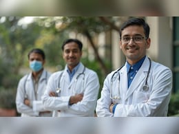NEET PG में -40 नंबर पाने वालों को भी मिलेगा एडमिशन? कटऑफ घटने पर उठ रहे सवाल