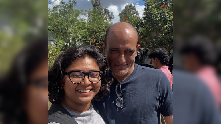 <i>Dhurandhar</i> Star Akshaye Khanna Is All Smiles On Telugu Debut <i>Mahakali</i> Set, See Pic