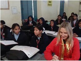 राजस्थान की इन बेटियों ने ऑस्ट्रेलिया की मैम को सिखा दी संस्कृत! विदेशी मेहमान ने जोड़ लिए हाथ