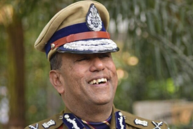 राजस्थान के पूर्व DGP रवि प्रकाश मेहरड़ा के ख़िलाफ़ मारपीट का मामला दर्ज, गांधीनगर थाने में हुई FIR