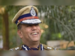 राजस्थान के पूर्व DGP रवि प्रकाश मेहरड़ा के ख़िलाफ़ दर्ज हुई FIR, लगा मारपीट और गाली गलौज का आरोप