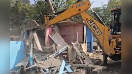Rajasthan: बेरोजगारों को आवंटित स्टॉल पर चलीं जेसीबी, प्रशासन ने अवैध बताकर हटाया