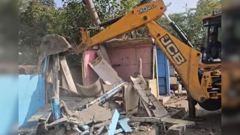 Rajasthan: बेरोजगारों को आवंटित स्टॉल पर चलीं जेसीबी, प्रशासन ने अवैध बताकर हटाया