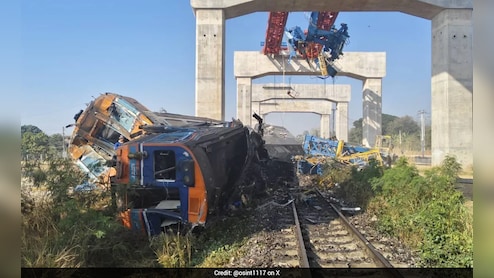 थाईलैंड में बड़ा ट्रेन हादसा, चलती ट्रेन पर गिरी भारी-भरकम क्रेन, 22 यात्रियों की दर्दनाक मौत, 30 घायल