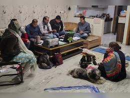 रिश्वत में iPhone मांगने वाले अधिकारी के घर पर भी एसीबी की रेड, लाखों का कैश और प्रॉपर्टी डॉक्यूमेंट भी बरामद