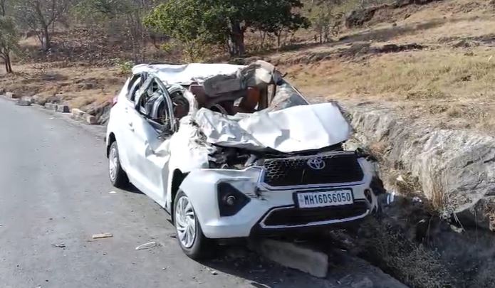 महाराष्ट्र के जलगांव में भीषण सड़क हादसा, कार चकनाचूर; 3 की दर्दनाक मौत और 4 घायल