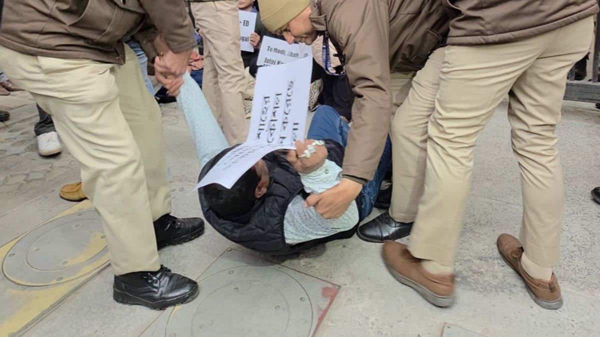 From 'Peaceful' To Screams, Trinamool MPs Protest Outside Amit Shah Office