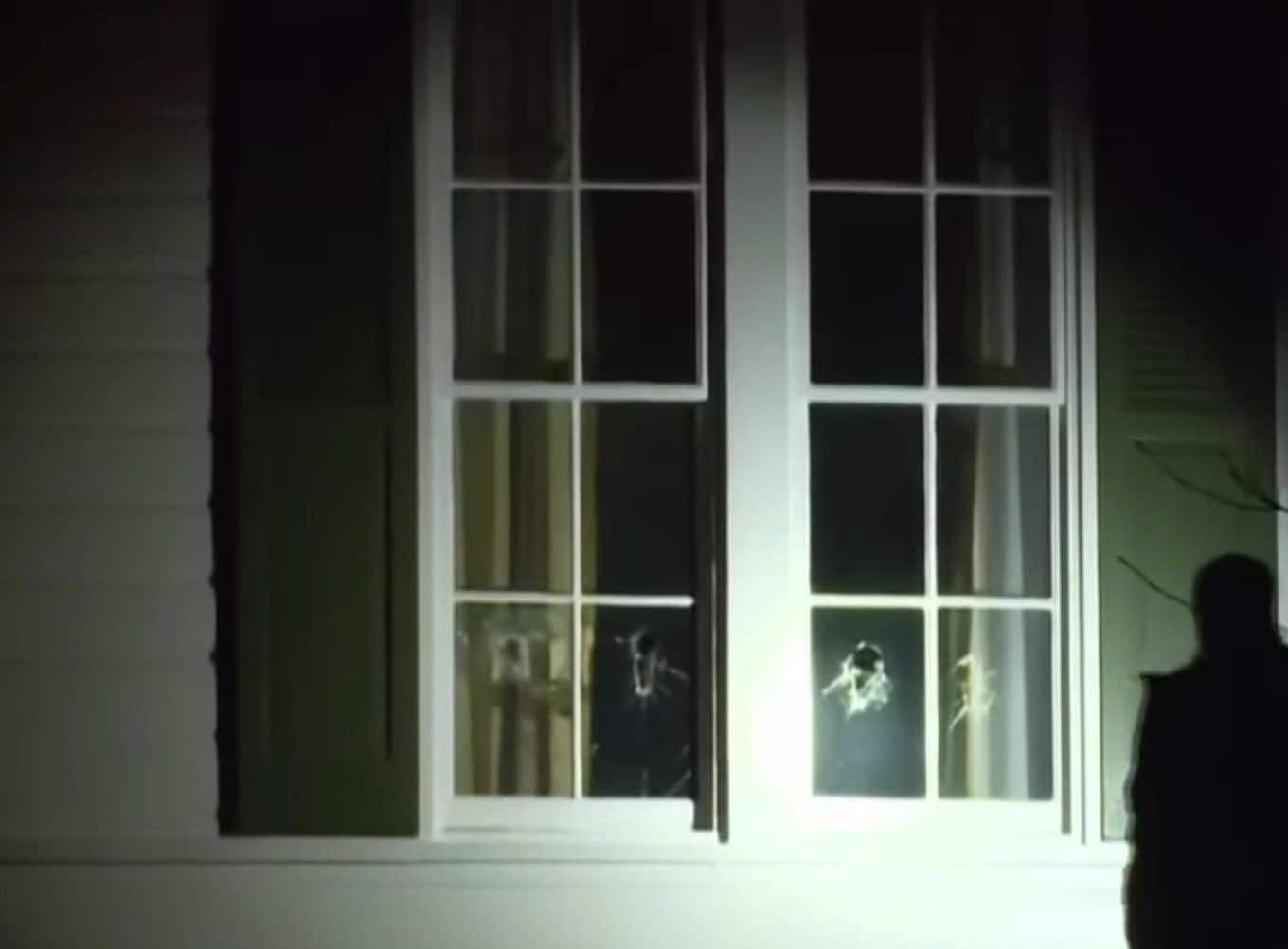 अमेरिकी उपराष्ट्रपति जेडी वेंस के घर पर हमला, खिड़की में दिखा छेद.