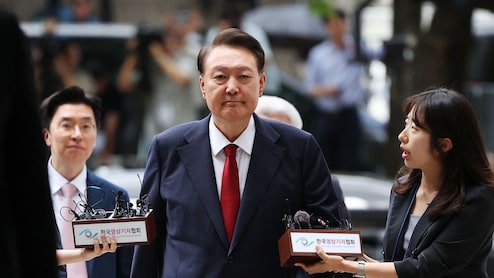 मार्शल लॉ लगाने वाले साउथ कोरिया के बदनाम पूर्व राष्ट्रपति को मिली 5 साल जेल की सजा