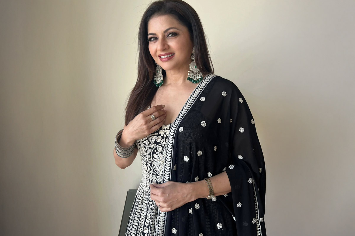 Bhagyashree Reveals the Right Way to Build Core Strength Using Kettlebells