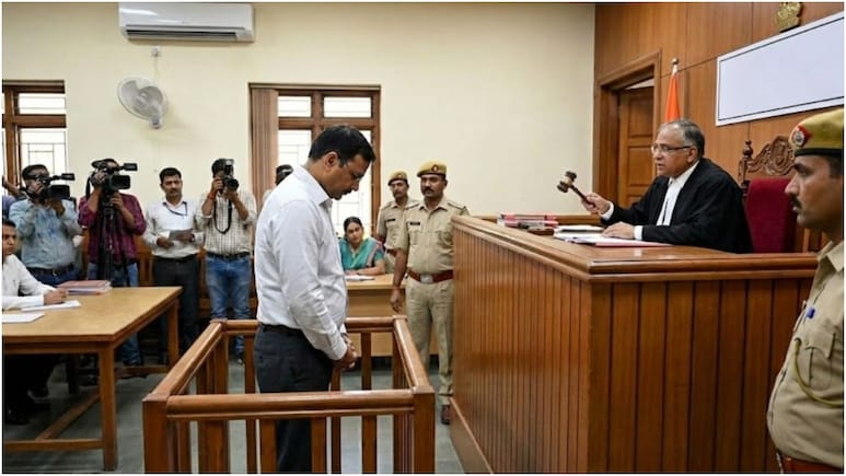 PM Awas Yojana:&nbsp;प्रधानमंत्री आवास योजना में सचिव ने किया कुछ ऐसा कि हो गई जेल, कोर्ट ने सुनाई 3 साल की सजा